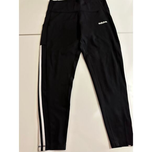 Women 2 Adidas XL Black Yoga pants and leggings, runs short & has signs of use - Picture 2 of 16